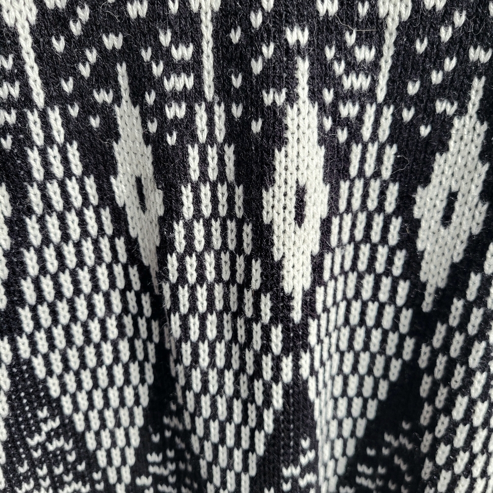 SEARS | Men's Black and White Geometric Sweater - Picture 3 of 4